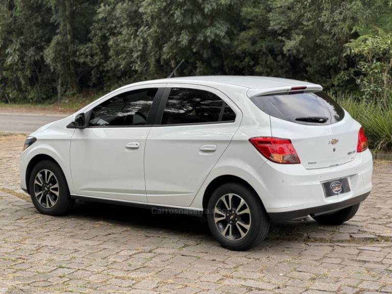 CHEVROLET - ONIX - 2014/2015 - Branca - R$ 56.900,00