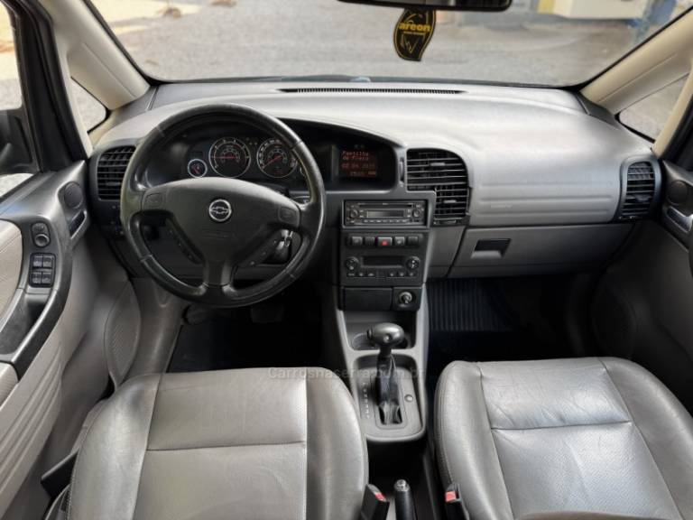 CHEVROLET - ZAFIRA - 2010/2011 - Preta - R$ 41.900,00