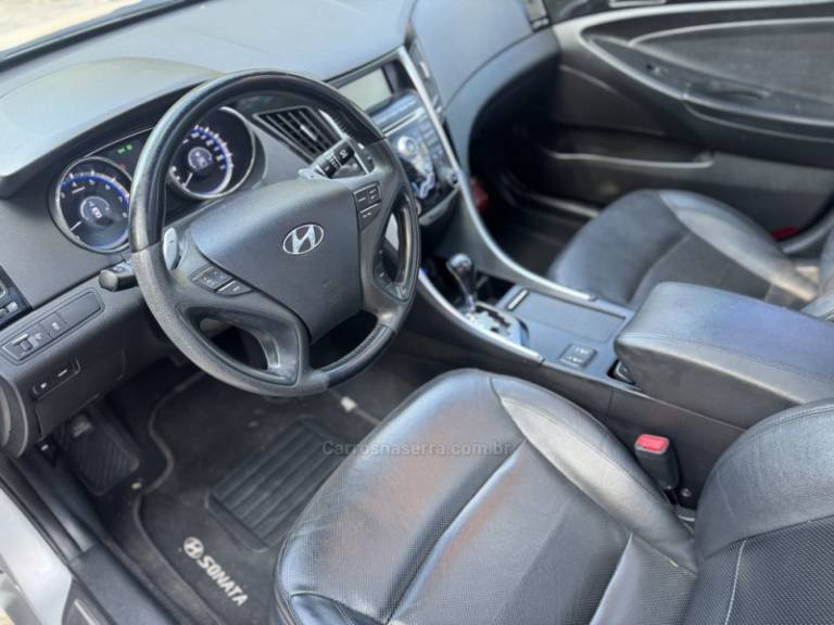 HYUNDAI - SONATA - 2011/2012 - Prata - R$ 73.900,00