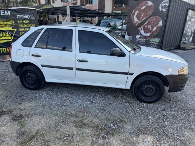 VOLKSWAGEN - GOL - 2006/2007 - Branca - R$ 14.900,00
