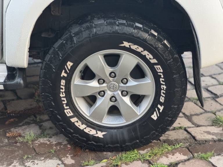 TOYOTA - HILUX - 2014/2014 - Branca - R$ 115.900,00