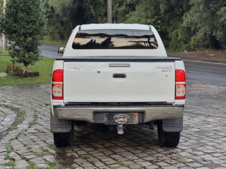 TOYOTA - HILUX - 2014/2014 - Branca - R$ 115.900,00