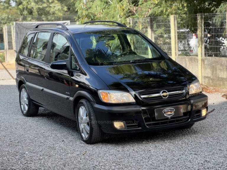 CHEVROLET - ZAFIRA - 2010/2011 - Preta - R$ 41.900,00