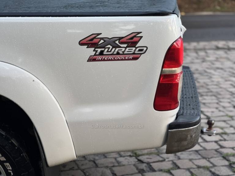 TOYOTA - HILUX - 2014/2014 - Branca - R$ 115.900,00