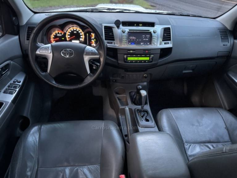 TOYOTA - HILUX - 2014/2014 - Branca - R$ 115.900,00