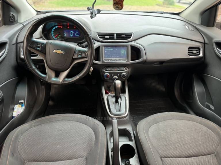 CHEVROLET - ONIX - 2014/2015 - Branca - R$ 56.900,00