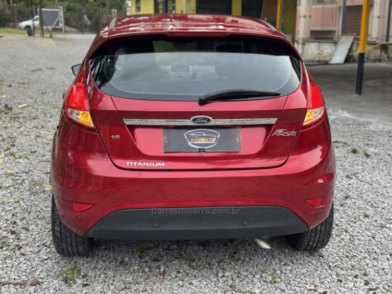 FORD - FIESTA - 2013/2014 - Vermelha - R$ 45.900,00