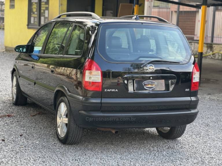 CHEVROLET - ZAFIRA - 2010/2011 - Preta - R$ 41.900,00