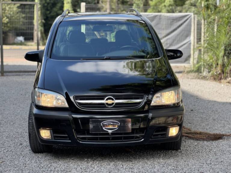 CHEVROLET - ZAFIRA - 2010/2011 - Preta - R$ 41.900,00