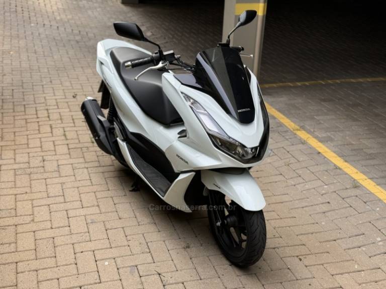 HONDA - PCX - 2023/2023 - Branca - R$ 21.900,00