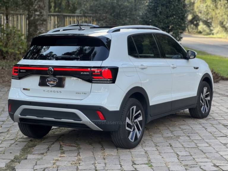 VOLKSWAGEN - T-CROSS - 2024/2025 - Branca - R$ 169.900,00