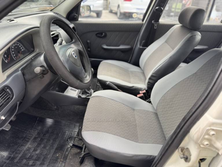 FIAT - SIENA - 2004/2004 - Branca - R$ 15.900,00