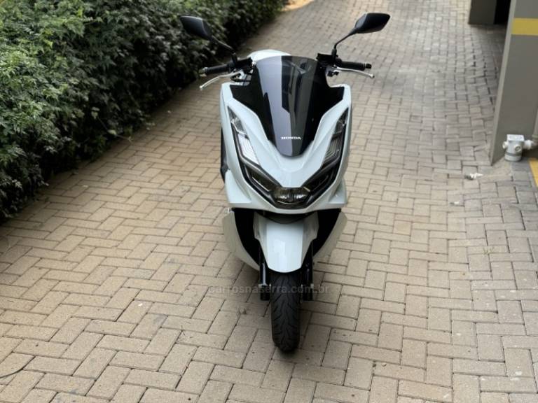 HONDA - PCX - 2023/2023 - Branca - R$ 21.900,00
