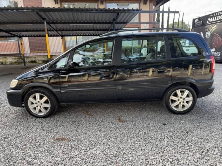 CHEVROLET - ZAFIRA - 2010/2011 - Preta - R$ 41.900,00