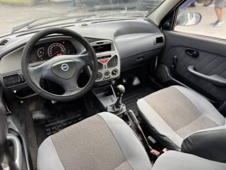 FIAT - SIENA - 2004/2004 - Branca - R$ 15.900,00