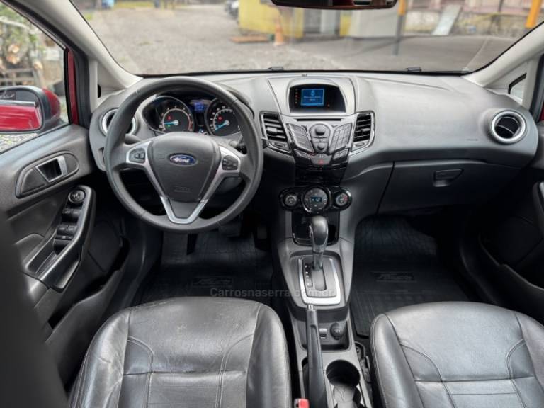 FORD - FIESTA - 2013/2014 - Vermelha - R$ 45.900,00