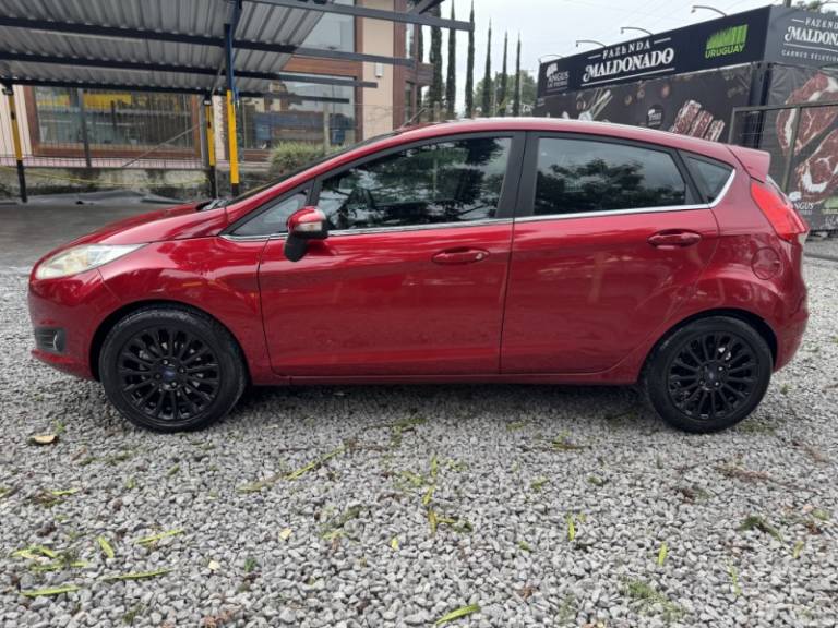 FORD - FIESTA - 2013/2014 - Vermelha - R$ 45.900,00