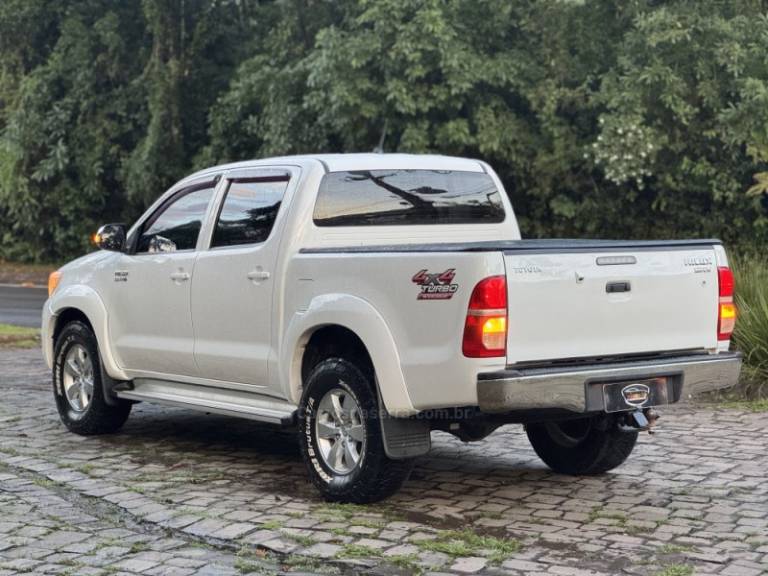 TOYOTA - HILUX - 2014/2014 - Branca - R$ 115.900,00